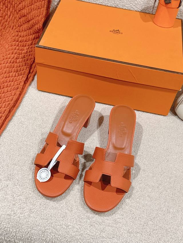 Hermes 爱马仕h拖鞋oasis 凉鞋系列 时尚又百搭 超级舒服 每个细节都做到极致 原版swift小牛皮 原版1:1独家私模鞋面 原版真皮大底 跟高：5C